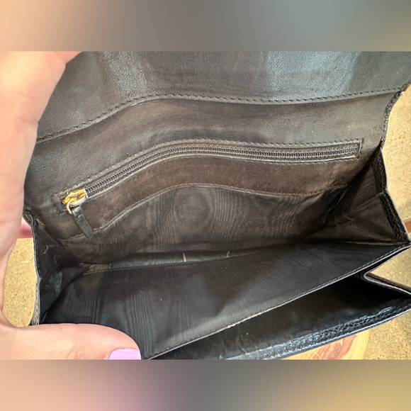 Vintage CHANEL Black Caviar Leather CC Logo Envelope Wallet - Picture 9 of 13